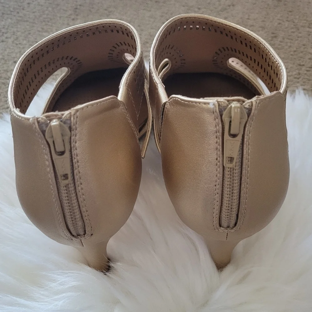 Comfortview Women's Gold Wide Width Gia Shootie Block Heels Wedding/ Party Shoes